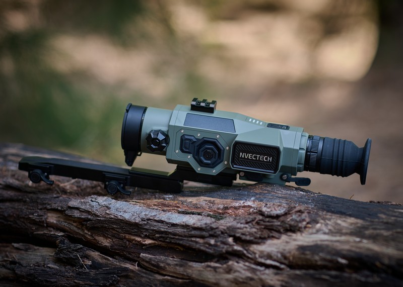 Фотосесія DEFENDER на природі